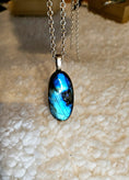 Load image into Gallery viewer, Sterling Silver Blue Flash Oval Labradorite Choker/Pendant
